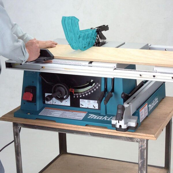 Makita 15 Amp 10 in. Corded Contractor Table Saw with 25 in. Rip Capacity and 32T Carbide Blade
