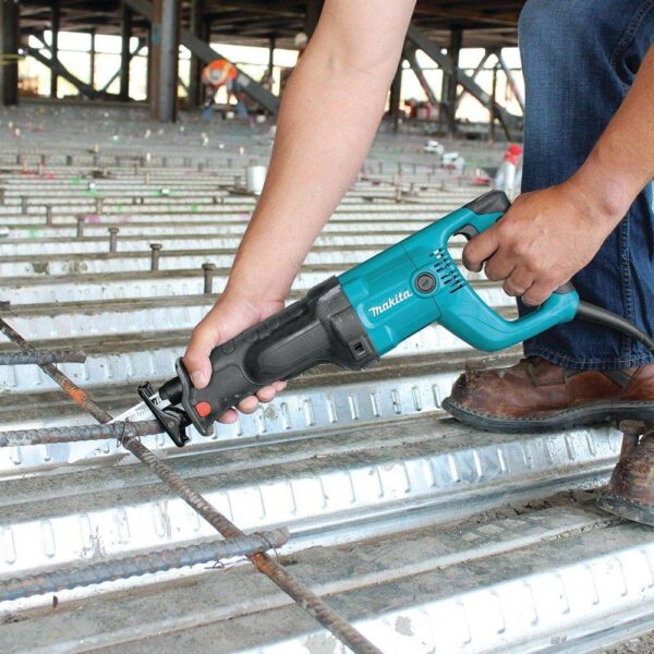Makita 11 Amp Corded Variable Speed Reciprocating Saw with Wood Cutting Blade, Metal Cutting Blade and Hard Case